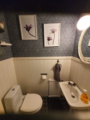 Hyr denna stuga i  på 140 m². 15-16 sängplatser. 5 000 - 30 000 kr per vecka. Se bilder och tillgänglighet här.