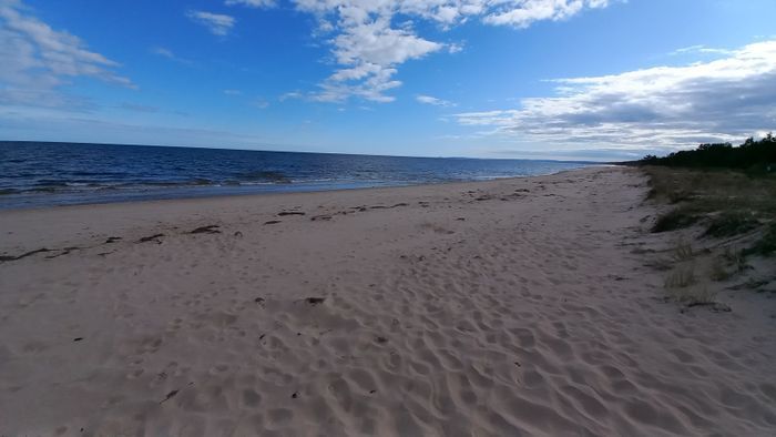 Hus i Yngsjö några meter från Östersjöstrand