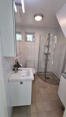 Modern stuga med egen sandstrand och lugnt läge - Bild 13