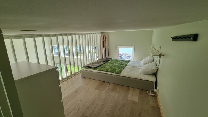 Modern stuga med egen sandstrand och lugnt läge - Bild 11
