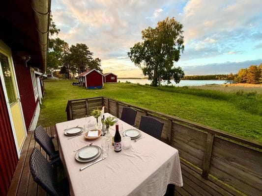 Stuga med utsikt över skärgården