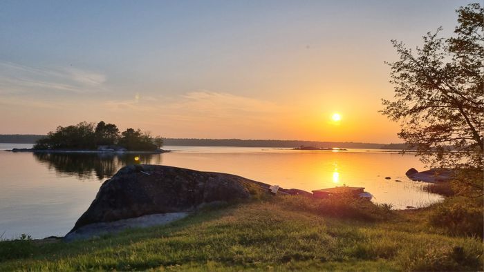 Modern stuga med egen sandstrand och lugnt läge - Bild 22