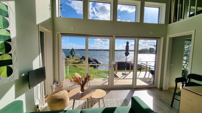 Modern stuga med egen sandstrand och lugnt läge - Bild 6