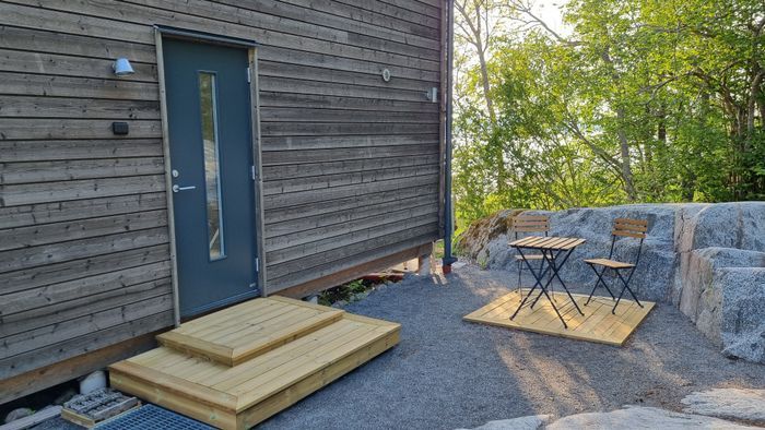 Modern stuga med egen sandstrand och lugnt läge - Bild 17