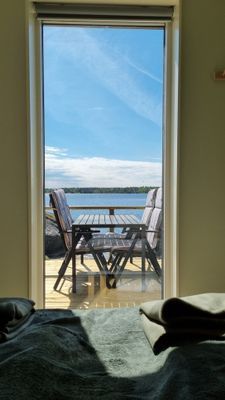 Modern stuga med egen sandstrand och lugnt läge - Bild 10