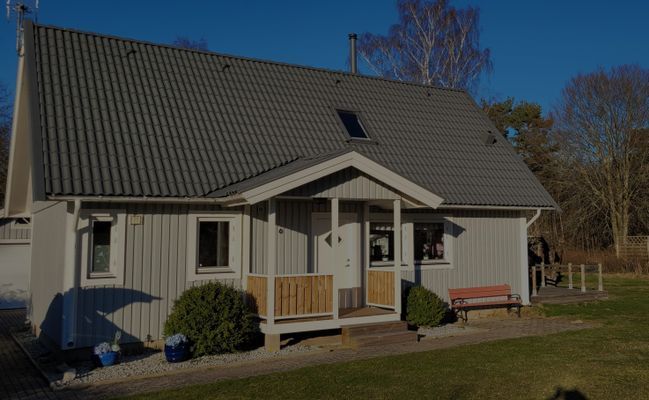 Hyr denna stuga i Baskemölla på 110 m². 6 sängplatser. 9 000 - 15 000 kr per vecka. Se bilder och tillgänglighet här.