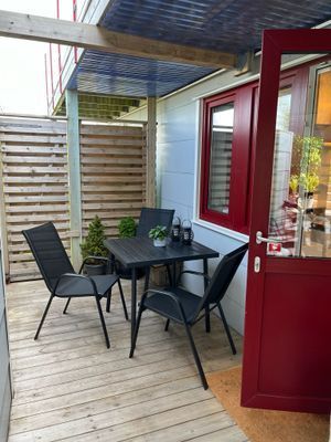 Egen uteplats ,dörr intill kokmöjlighet och toalett