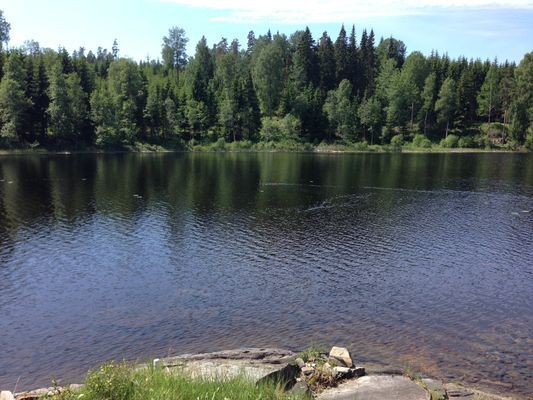 Här brukar vi bada. Ca 300 meter från huset.