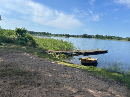 Strandnära stuga med fina fiske möjligheter. - Bild 22