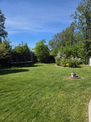 Hyr denna stuga i Gräddö på 160 m². 8 sängplatser. 15 000 - 17 500 kr per vecka. Se bilder och tillgänglighet här.