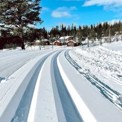 Längdskidspår direkt utanför husknuten.