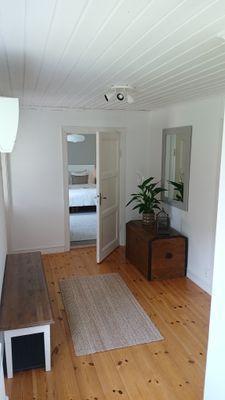 Hyr denna stuga i Molkom på 126 m². 5-6 sängplatser. 1 600 - 2 000 kr per dag. Se bilder och tillgänglighet här.
