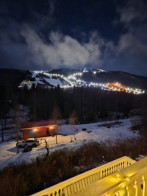 Bild 4 på Hus med utsikt över skidbacken (4 minuter med bil)