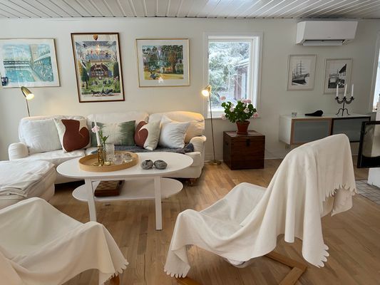 Idyllsikt sommarhus i Stockholms norra skärgård