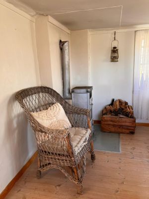 Lantligt sommartorp med utsikt över två vikar - Bild 16