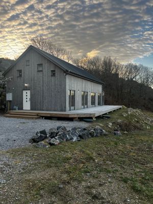 Nybyggt hus - lantligt och havsnära läge i Nösund