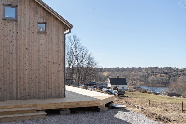 Hyr denna stuga i Nösund på 137 m². 6-8 sängplatser. 12 000 - 16 000 kr per vecka. Se bilder och tillgänglighet här.