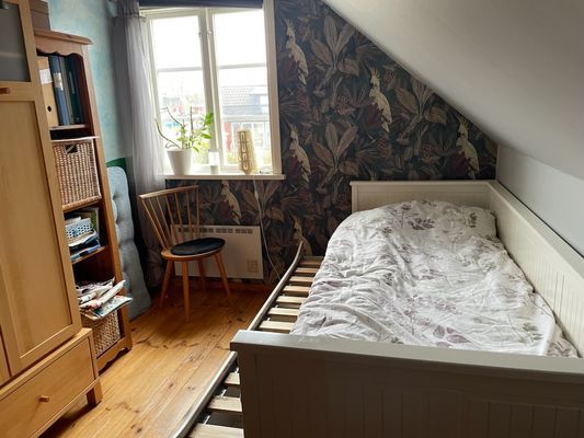 Hyr denna stuga i Sölvesborg på 120 m². 5-6 sängplatser. 9 000 - 10 000 kr per vecka. Se bilder och tillgänglighet här.