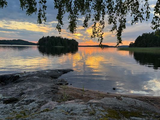 Timrad stuga nära sjö och bad - Bild 29