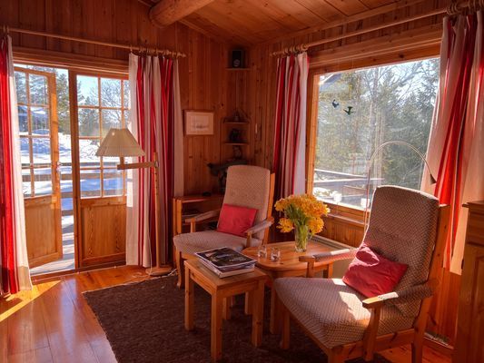 Vår i luften, dörr ut mot altanen