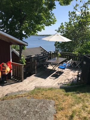 Hyr denna stuga i  på 60 m². 5-7 sängplatser. Från 9 400 kr per vecka. Se bilder och tillgänglighet här.