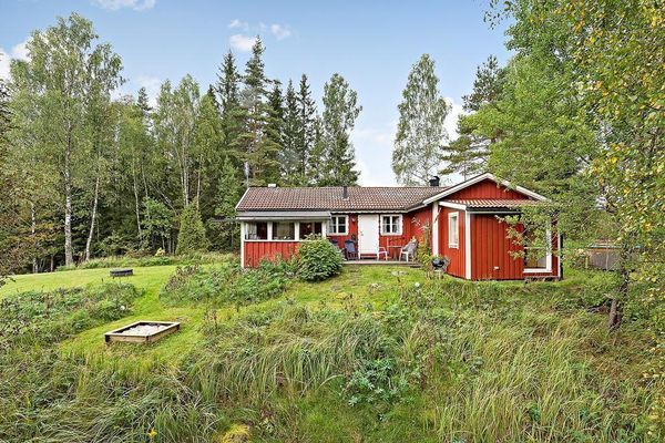 Idylliskt fritidshus med fantastisk utsikt