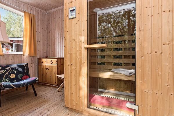 Idylliskt fritidshus med fantastisk utsikt - Bild 19