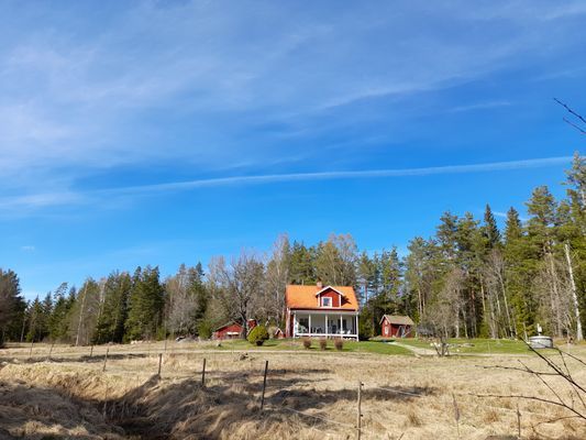 Hyr denna stuga i Askersund på 88 m². 4-5 sängplatser. Från 15 000 kr per vecka. Se bilder och tillgänglighet här.