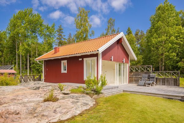 Vinterbonad stuga nära vatten, natur och golf - Bild 6