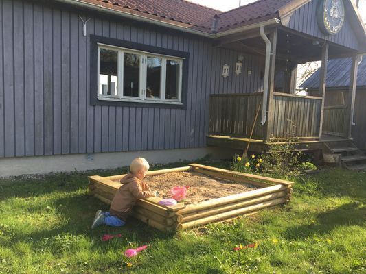 Bild 4 på En modern stuga mitt I naturen