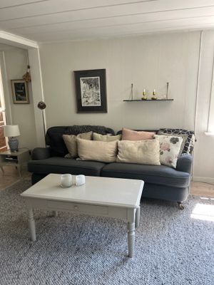 Hyr denna stuga i Mariefred på 130 m². 4-9 sängplatser. 10 000 - 15 000 kr per vecka. Se bilder och tillgänglighet här.