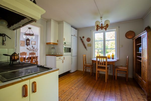 Mysig Stuga med Sjötomt i Roslagen - Bild 24