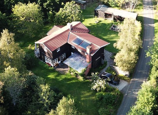 Stort lantligt hus vid skog, sjö och badstrand - Bild 6