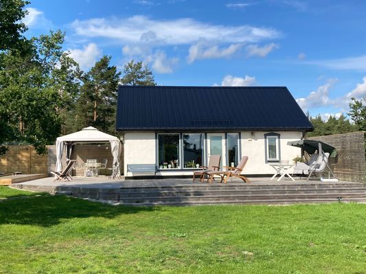 Toppenfint hus med pool nära Ljugarn