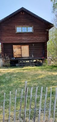 Charmigt härbre i en Dalaby.