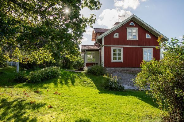 Mysig Stuga med Sjötomt i Roslagen - Bild 7