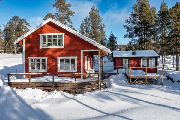 Hyr denna stuga i Lofsdalen på 125 m². 9 sängplatser. 7 500 - 18 000 kr per vecka. Se bilder och tillgänglighet här.