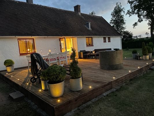 Stor terass med grillmöjligheter