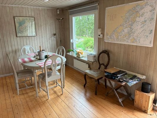 Hus i stillsamt område, 5 bäddar, sjöutsikt & båt - Bild 18
