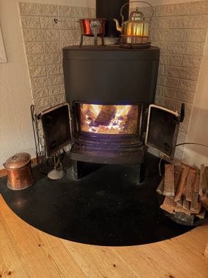 Stuga vid sjö, 3 sovrum, gäststuga eget kök, bad - Bild 8
