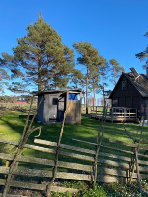 Annex med toa och utedusch