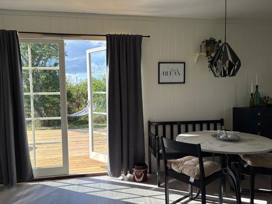 "Lilla Solhem" charmig stuga 150m från havet