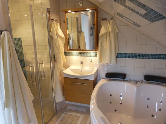 Elegant hus med underbar utsikt - Bild 32