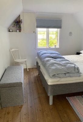Stort hus m gästhus o badtunna i lummig trädgård - Bild 6