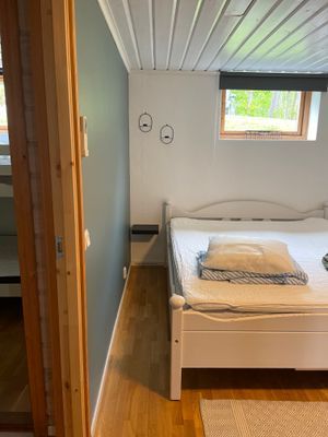 Egen strand och välutrustad stuga i avskiljt läge - Bild 28
