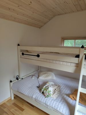 stuga med våningssäng 120/90