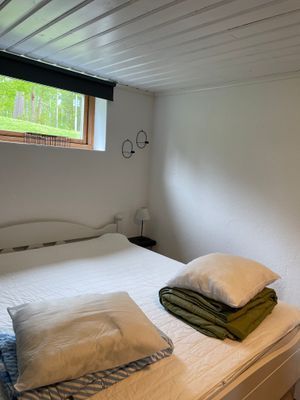 Egen strand och välutrustad stuga i avskiljt läge - Bild 29