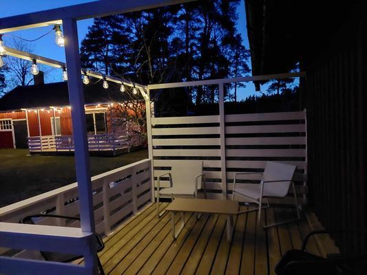 stuga med privat terrass 50m från bushållplats - Bild 15