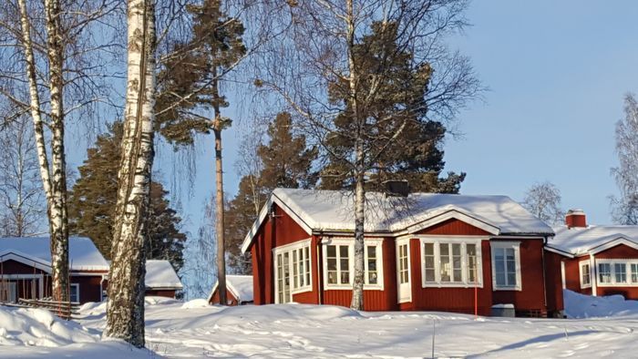 Stuga med fri sjöutsikt i Bäcka, Orsa.