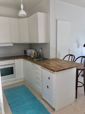 Hyr denna stuga i Visby på 37 m². 2-4 sängplatser. 4 500 - 6 900 kr per vecka. Se bilder och tillgänglighet här.